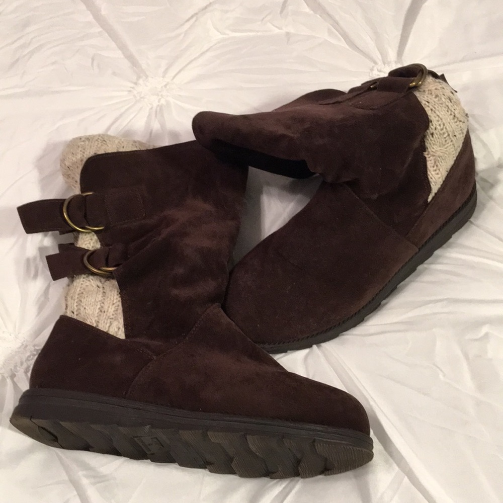 MukLuks  Brown boots size 8